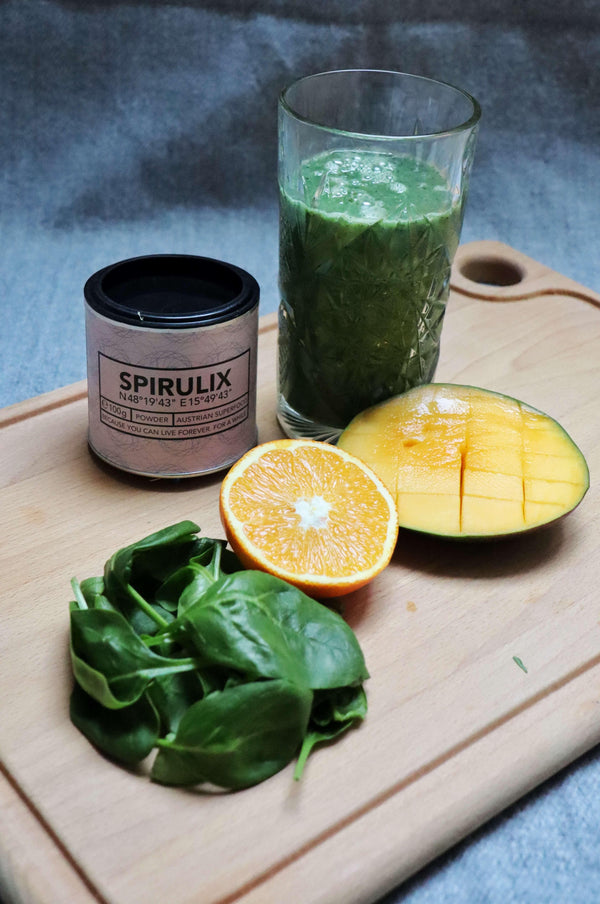 Grüner Smoothie mit Spirulina