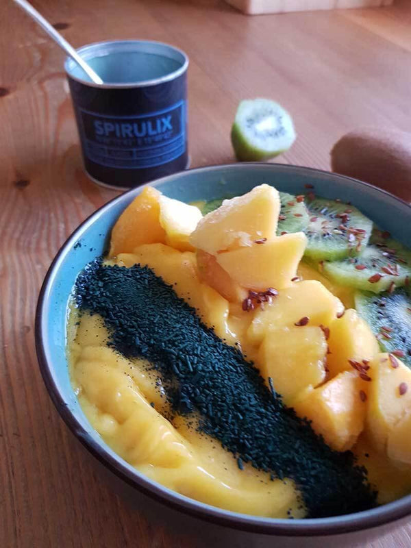 Mango nice cream with spirulina flakes