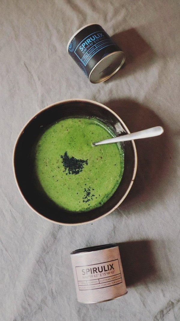 Broccoli Soup with Spirulina Powder &amp; Flakes 